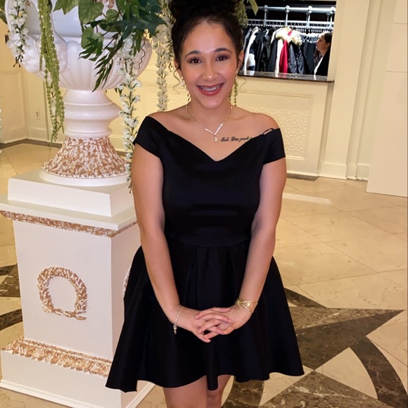 Black dress - Picture 3 of 3